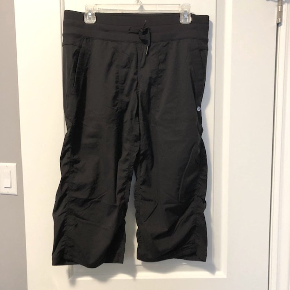 Lululemon black crop pants